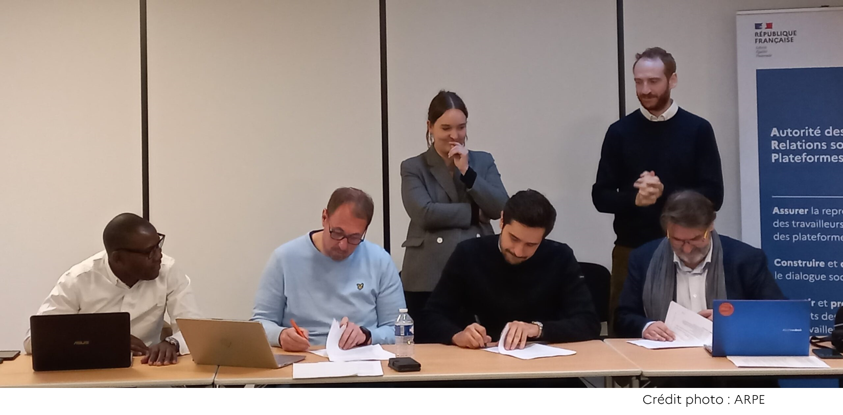 Trois accords pour améliorer les droits des livreurs indépendants